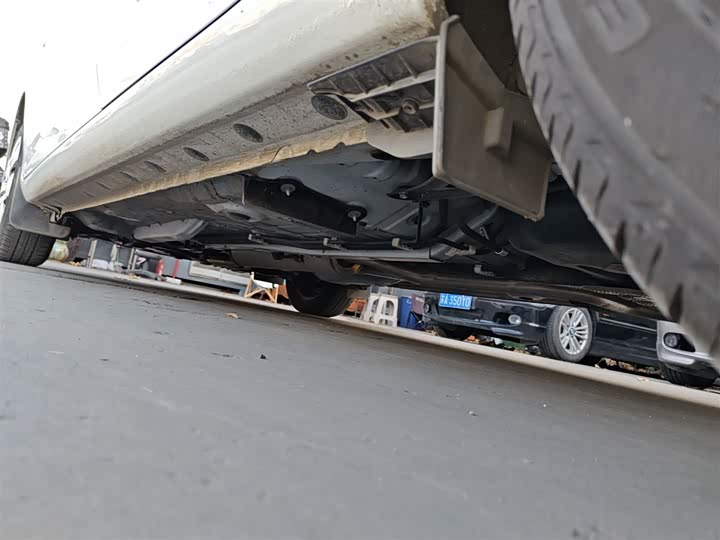 Фото 22 - Toyota Yaris L Hatchback