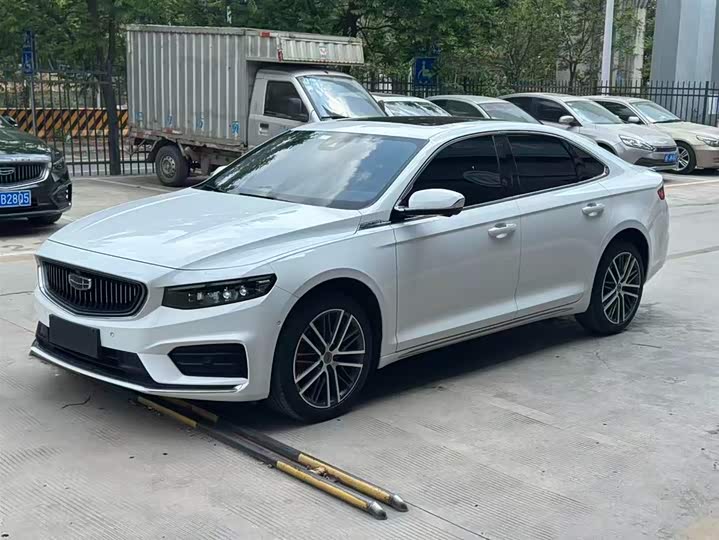 Фото 1 - Geely Preface