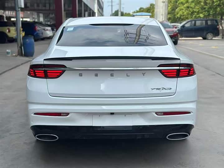 Фото 7 - Geely Preface