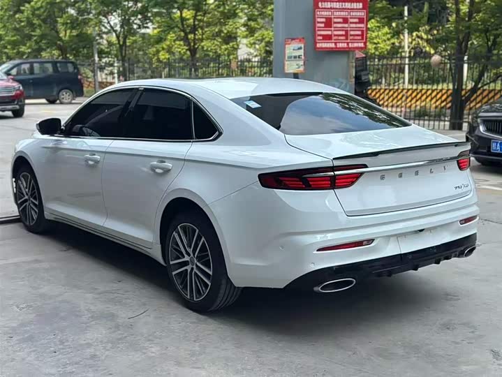 Фото 8 - Geely Preface