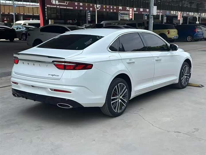 Фото 9 - Geely Preface