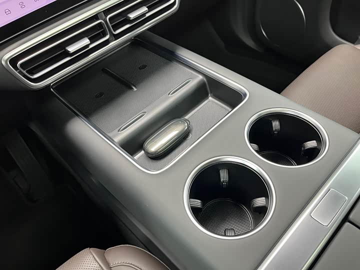 Фото 14 - LiXiang L8