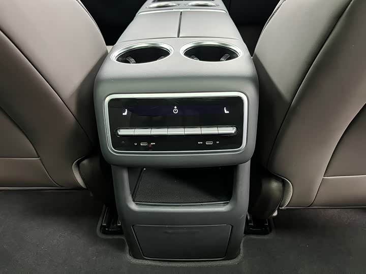 Фото 22 - LiXiang L8