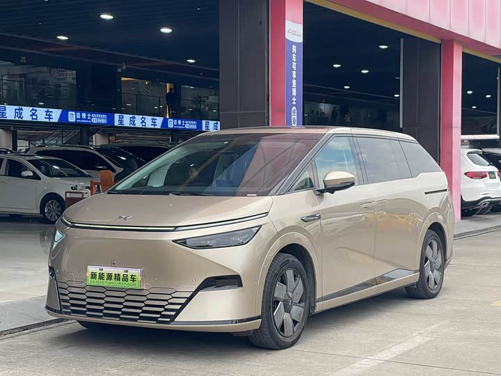 Фото 1 - XPeng X9