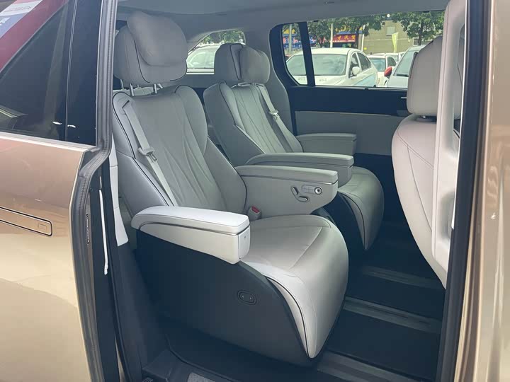 Фото 10 - XPeng X9