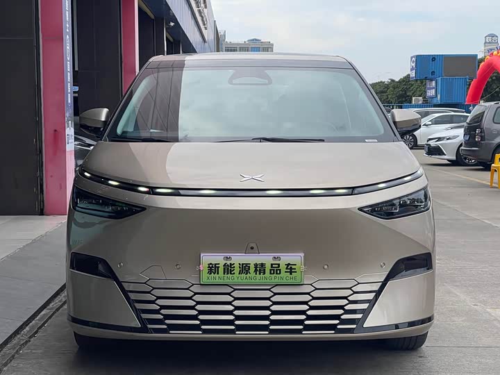 Фото 2 - XPeng X9