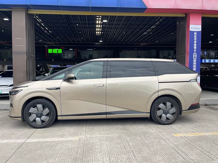 Фото 3 - XPeng X9