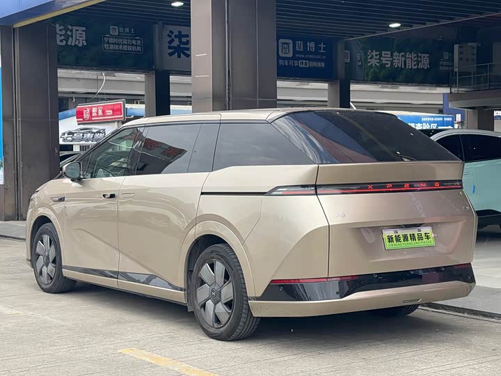 Фото 4 - XPeng X9