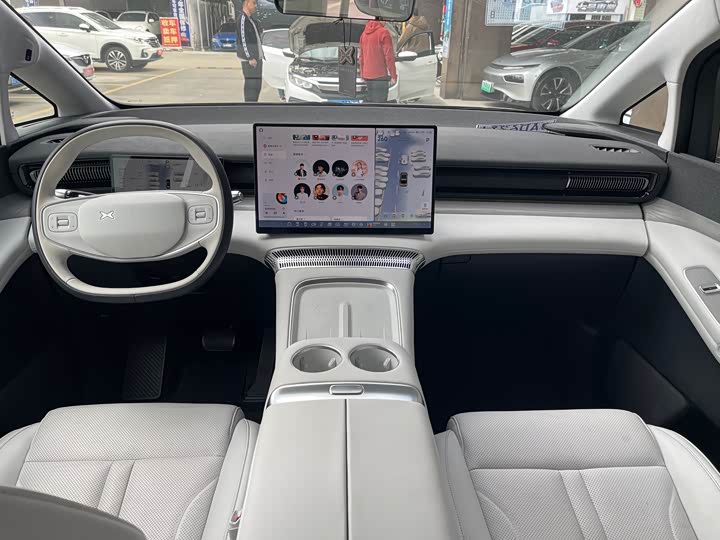 Фото 8 - XPeng X9