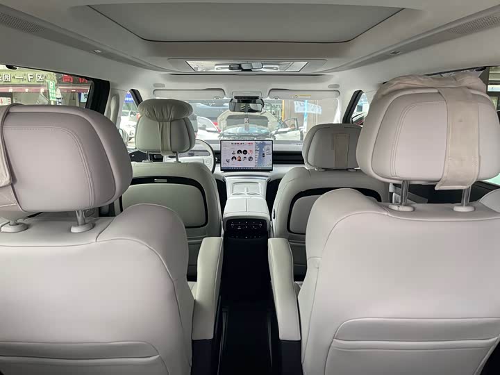 Фото 9 - XPeng X9