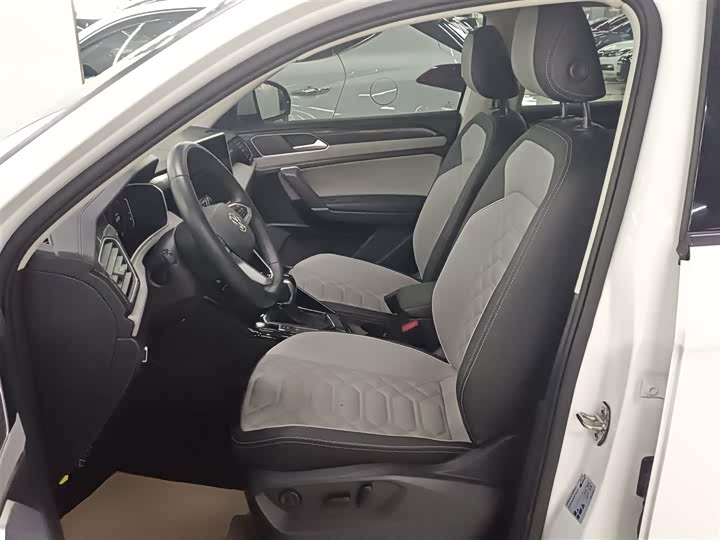 Фото 15 - Volkswagen Tayron