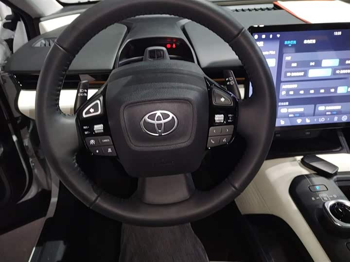 Фото 11 - Toyota bZ5