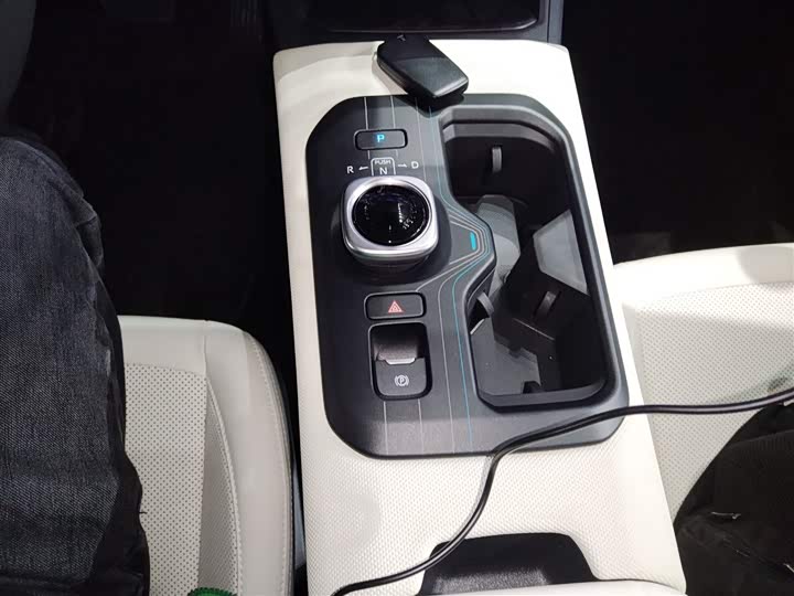 Фото 14 - Toyota bZ5