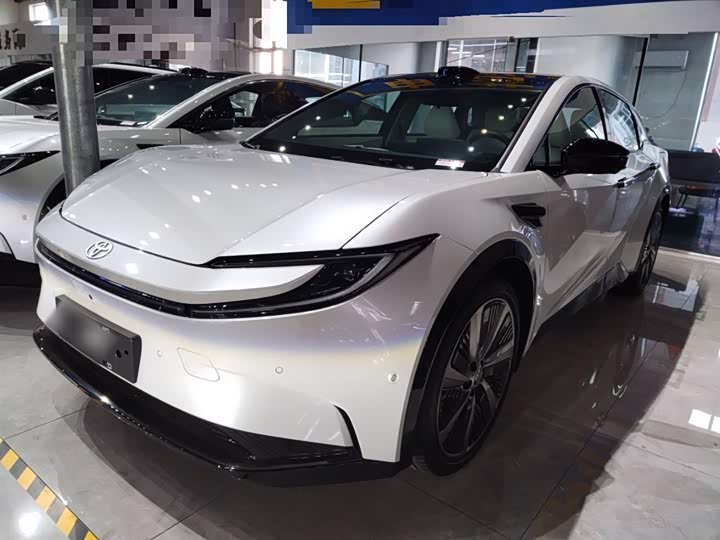 Фото 2 - Toyota bZ5