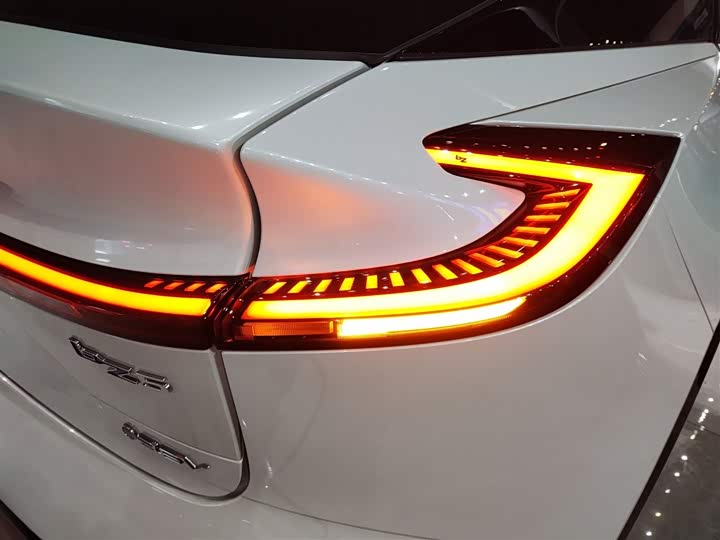 Фото 8 - Toyota bZ5