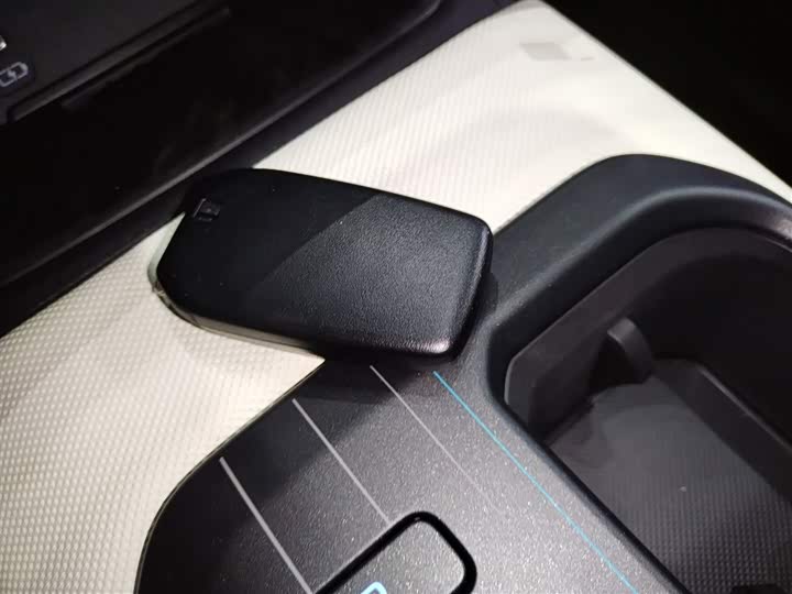 Фото 9 - Toyota bZ5