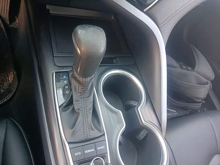 Фото 14 - Toyota Camry