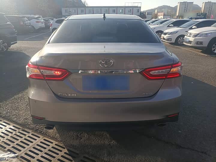 Фото 6 - Toyota Camry