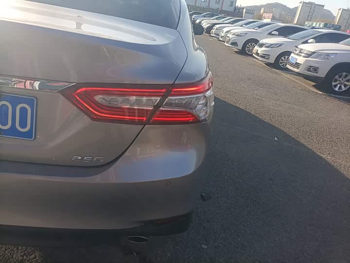 Фото 8 - Toyota Camry