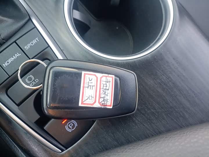 Фото 9 - Toyota Camry