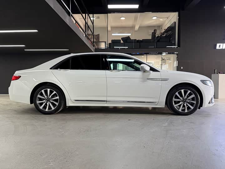 Фото 10 - Lincoln Continental