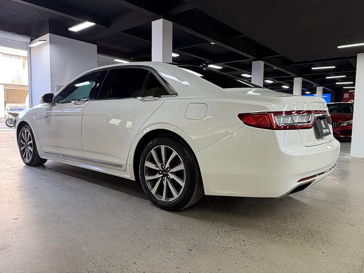 Фото 11 - Lincoln Continental