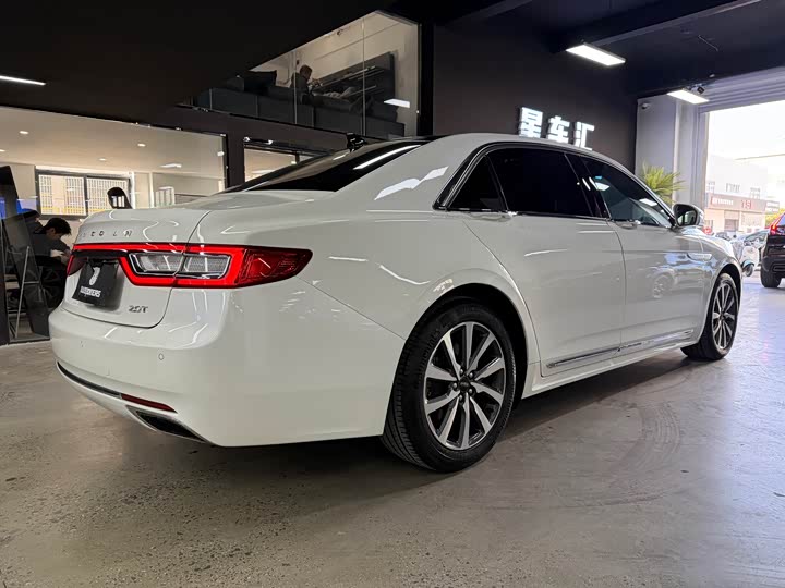 Фото 13 - Lincoln Continental