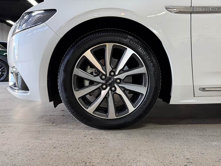 Фото 24 - Lincoln Continental