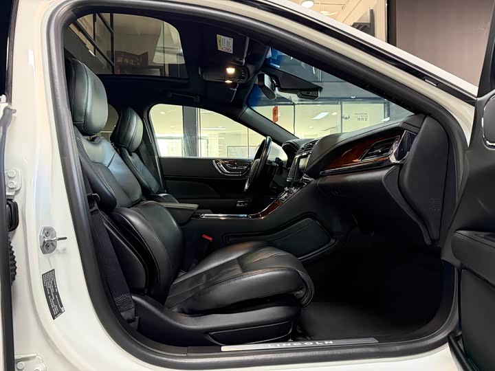 Фото 9 - Lincoln Continental