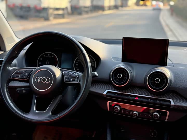 Фото 11 - Audi Q2L