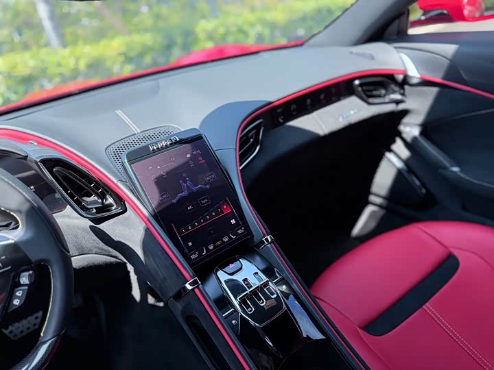 Фото 10 - Ferrari Roma