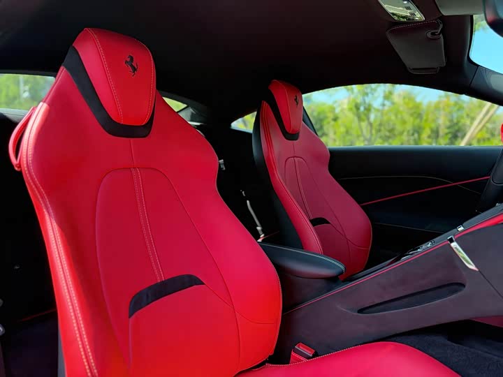 Фото 18 - Ferrari Roma