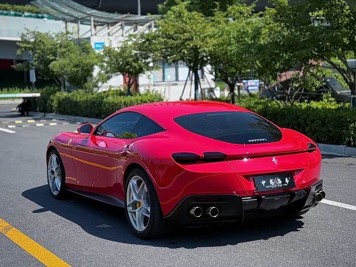 Фото 6 - Ferrari Roma