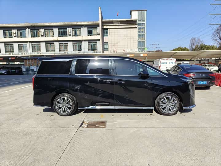 Фото 4 - GAC Trumpchi M8