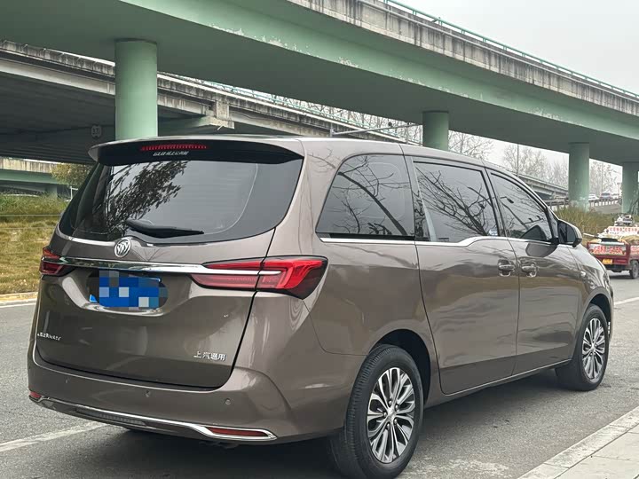 Фото 9 - Buick GL8 ES