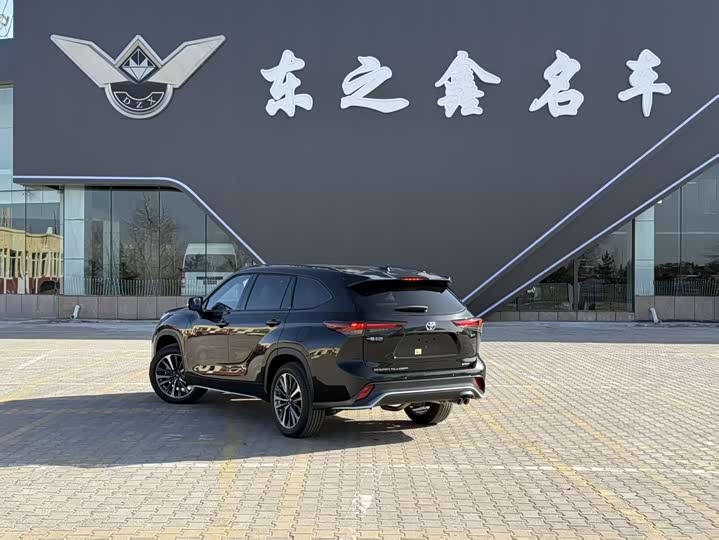 Фото 2 - Toyota Crown Kluger