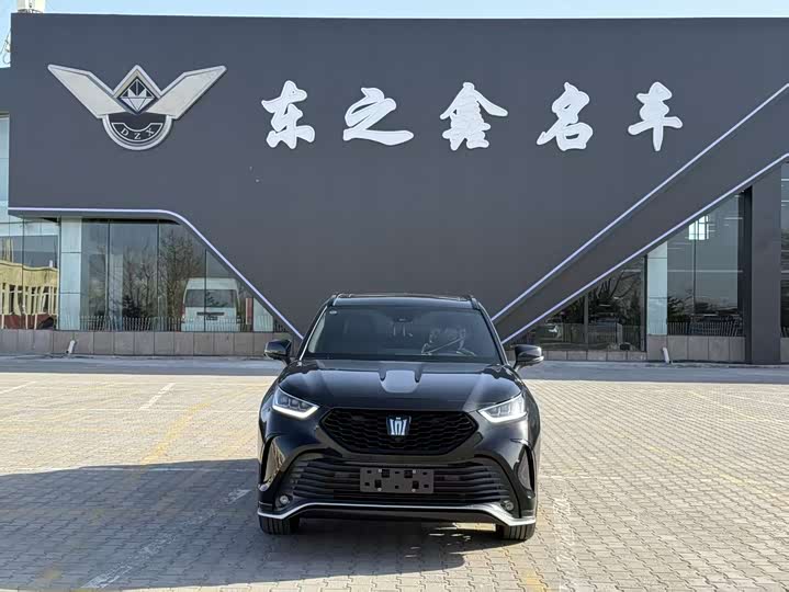 Фото 4 - Toyota Crown Kluger