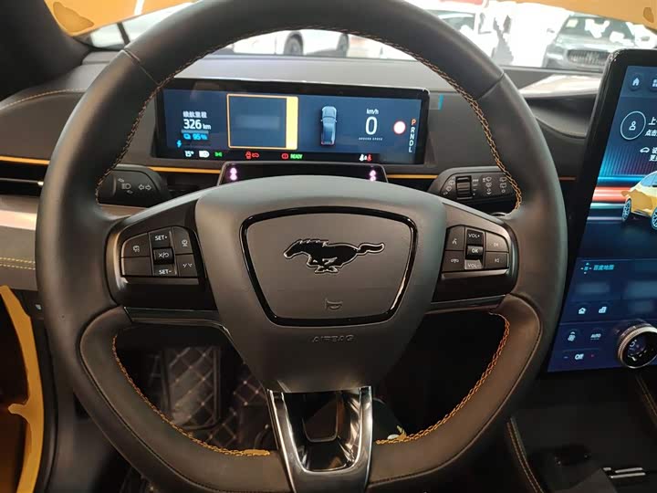 Фото 11 - Ford Mustang Mach-E