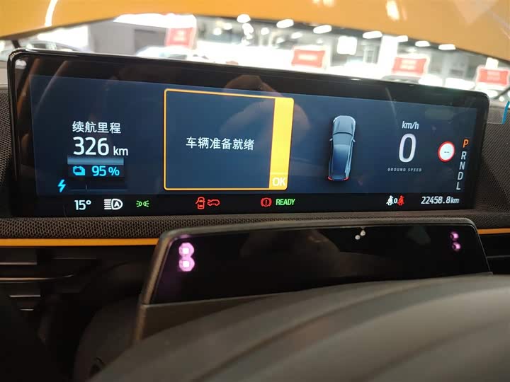 Фото 12 - Ford Mustang Mach-E