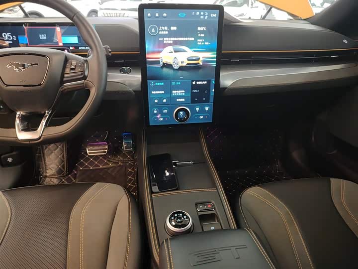 Фото 13 - Ford Mustang Mach-E