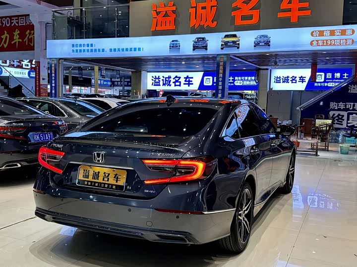 Фото 13 - Honda Accord