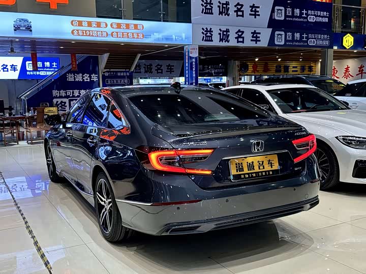 Фото 15 - Honda Accord