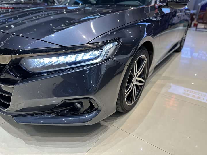 Фото 4 - Honda Accord