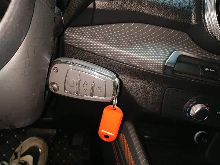 Фото 11 - Audi Q2L