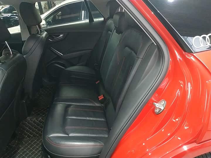 Фото 14 - Audi Q2L