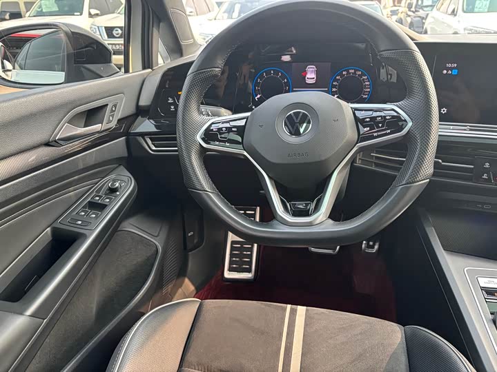 Фото 10 - Volkswagen Golf