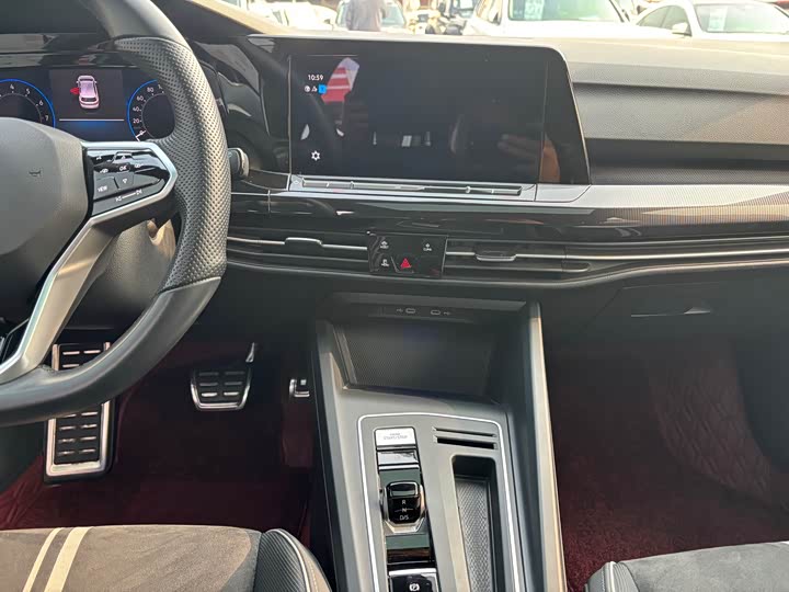 Фото 11 - Volkswagen Golf