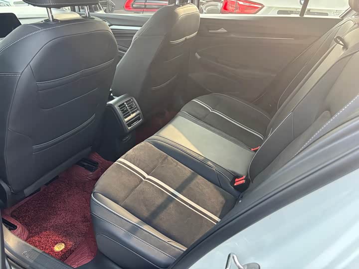 Фото 14 - Volkswagen Golf