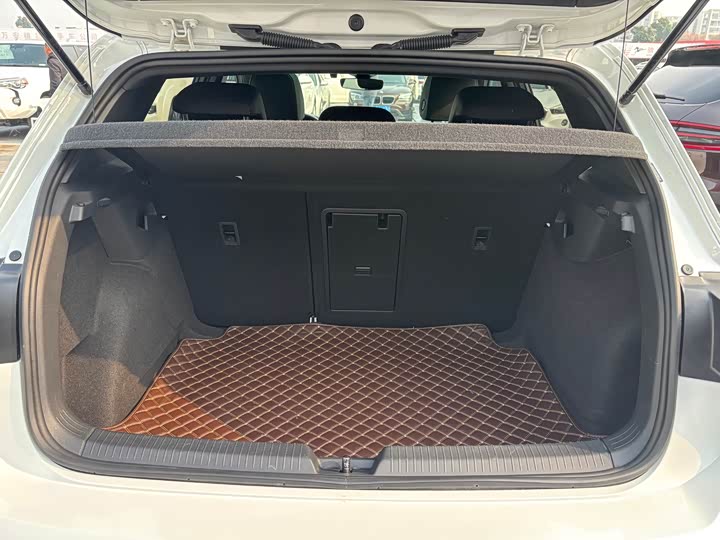 Фото 15 - Volkswagen Golf