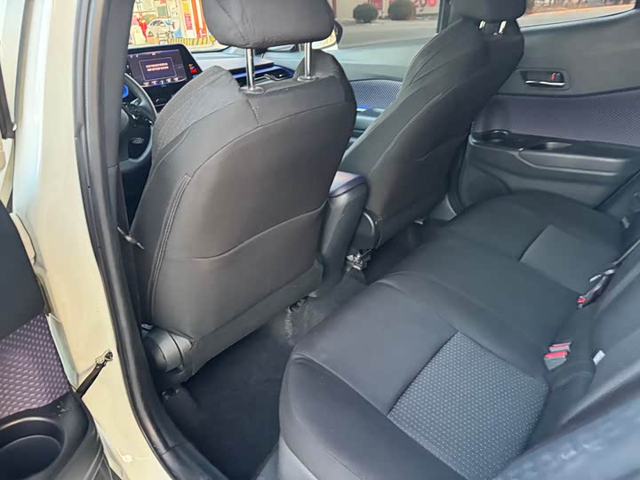 Фото 11 - Toyota Izoa